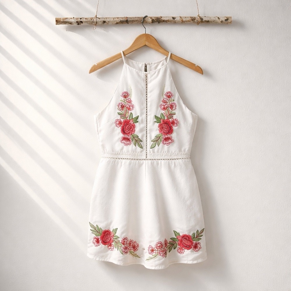 She + Sky Embroidered Floral Romper White Halter Boho Festival‎ Size L Cottage